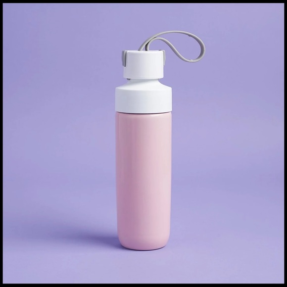 d.stil 28 oz. Water Bottle in Powered Sky - Picture 3 of 8